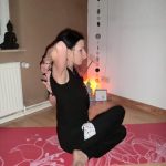 Kuhgesicht von der Seite -Gomukhasana