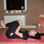 Päckchenhaltung -Apanasana